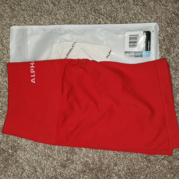 Alphalete Pants - Alphalete Amplify 4.5 inseam shorts - S - BNWT- Formula Red